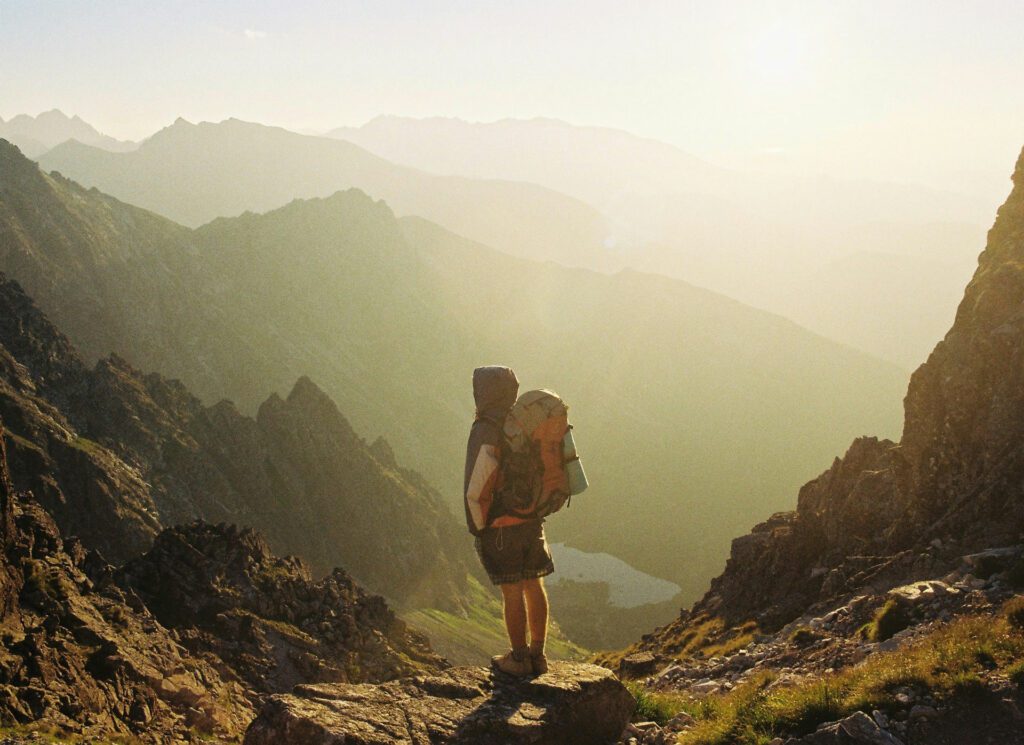 Il peso della zaino: cosa significa viaggiare leggero (in tutti i sensi)