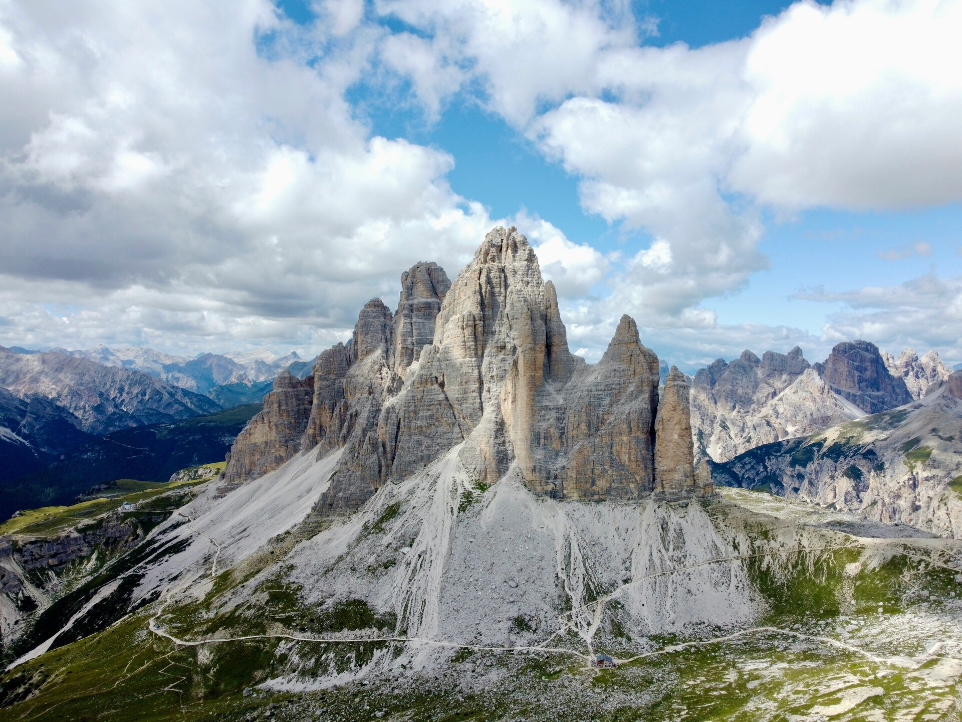 Trekking nelle Dolomiti ad agosto